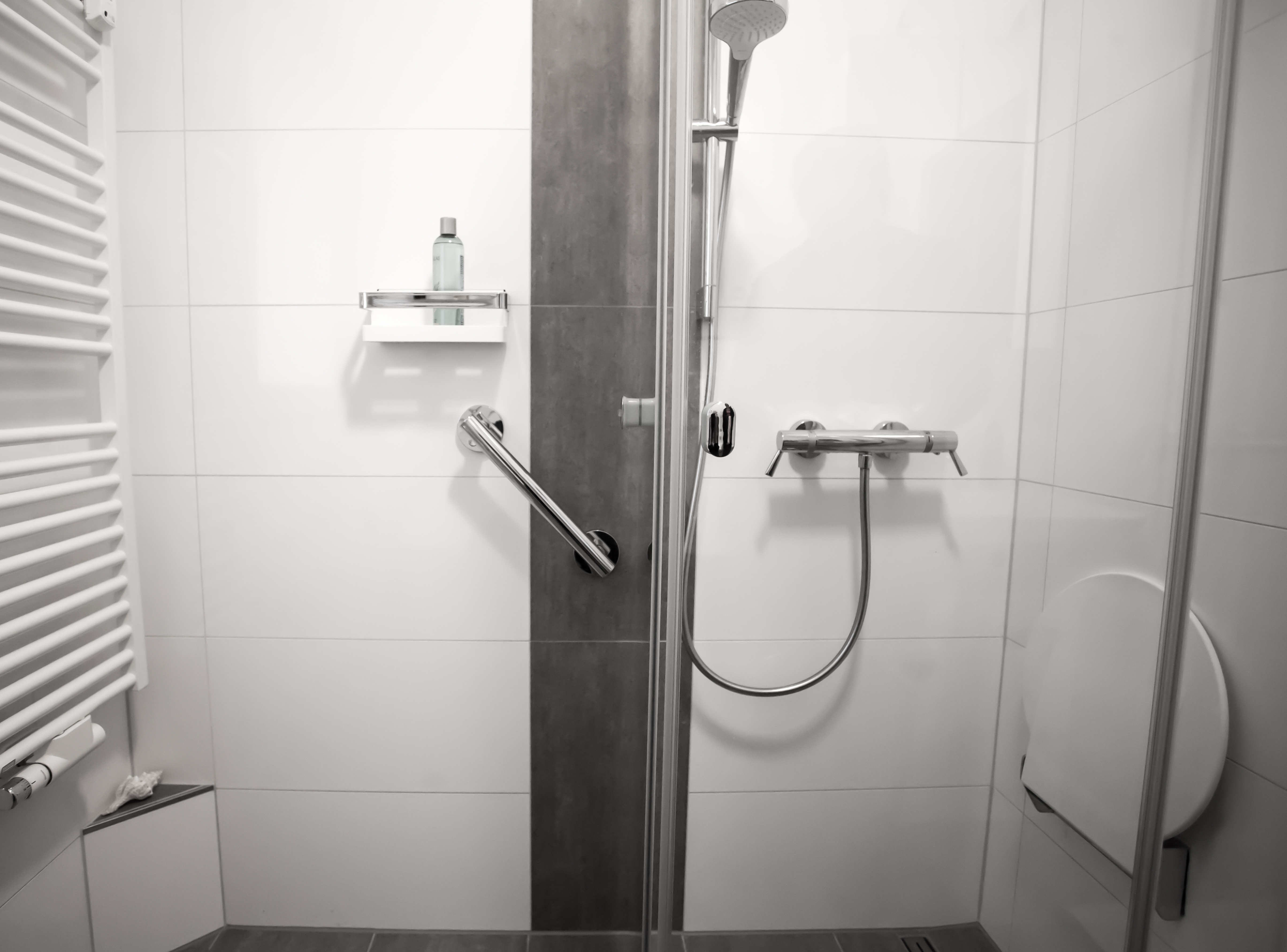 Design-Bad mit freistehender Wanne – Referenz Stutzriem Bad & Heizung